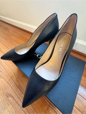 Coach Wiley Leather Pump Black Gold Hardware Heel Size 9.5 B Box Included
